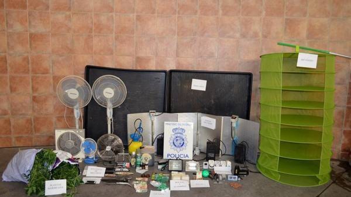Detenido un varón en Soria por un delito de tráfico de drogas al intervenirle 3,9 kilos de marihuana y 11 gramos de cocaína.-
