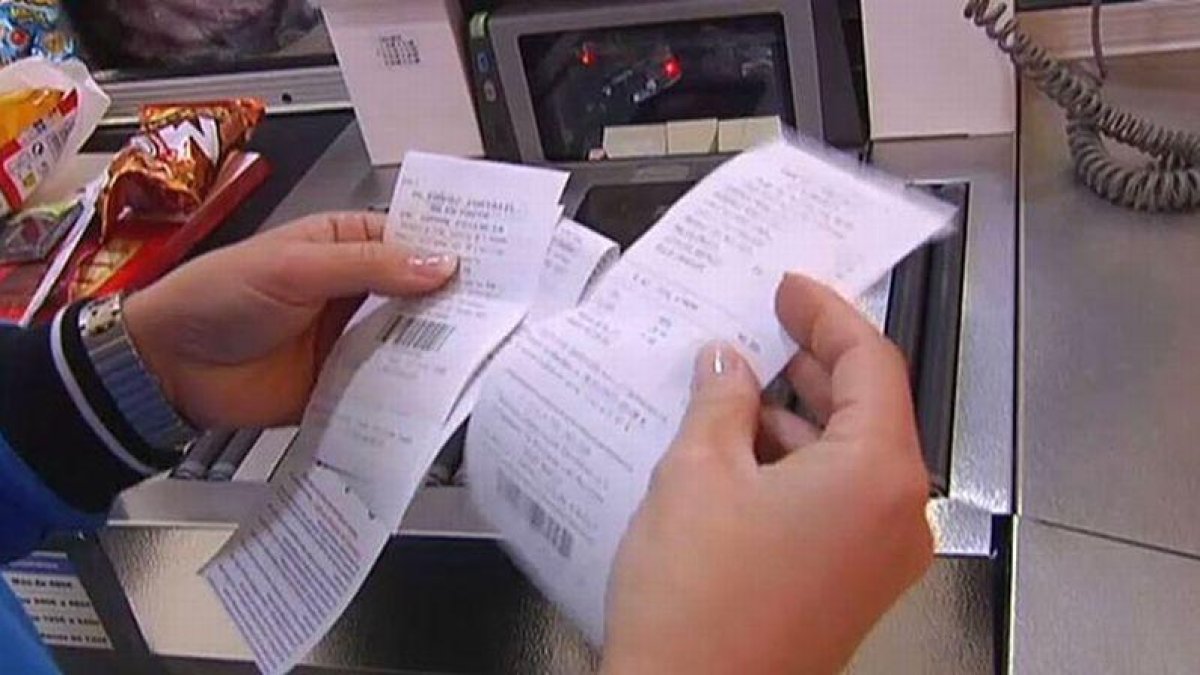 Carrefour apuesta por acabar con los tickets en papel y sustituirlos por recibos en el móvil.-ATLAS