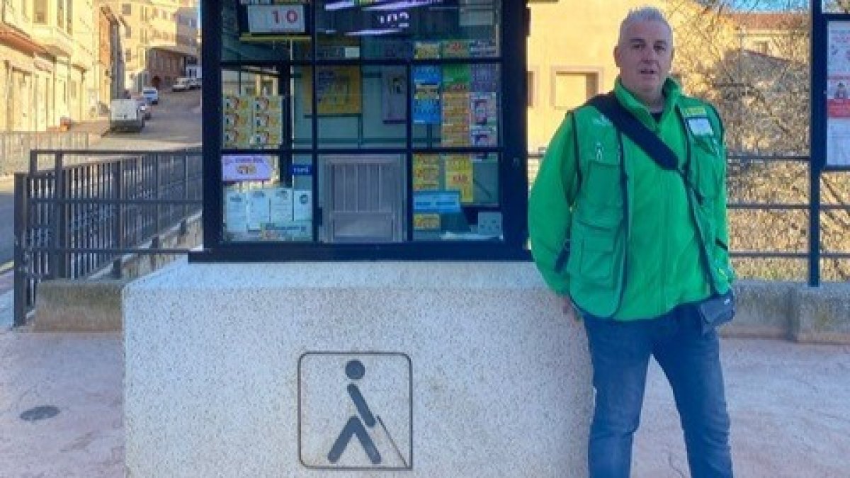 Luis Vicente Carazo, vendedor de la ONCE.-HDS