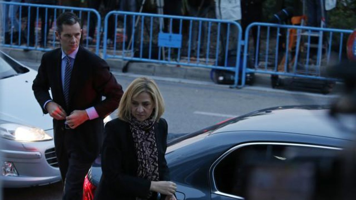 La infanta y su marido, a su llegada a los juzgados-AP