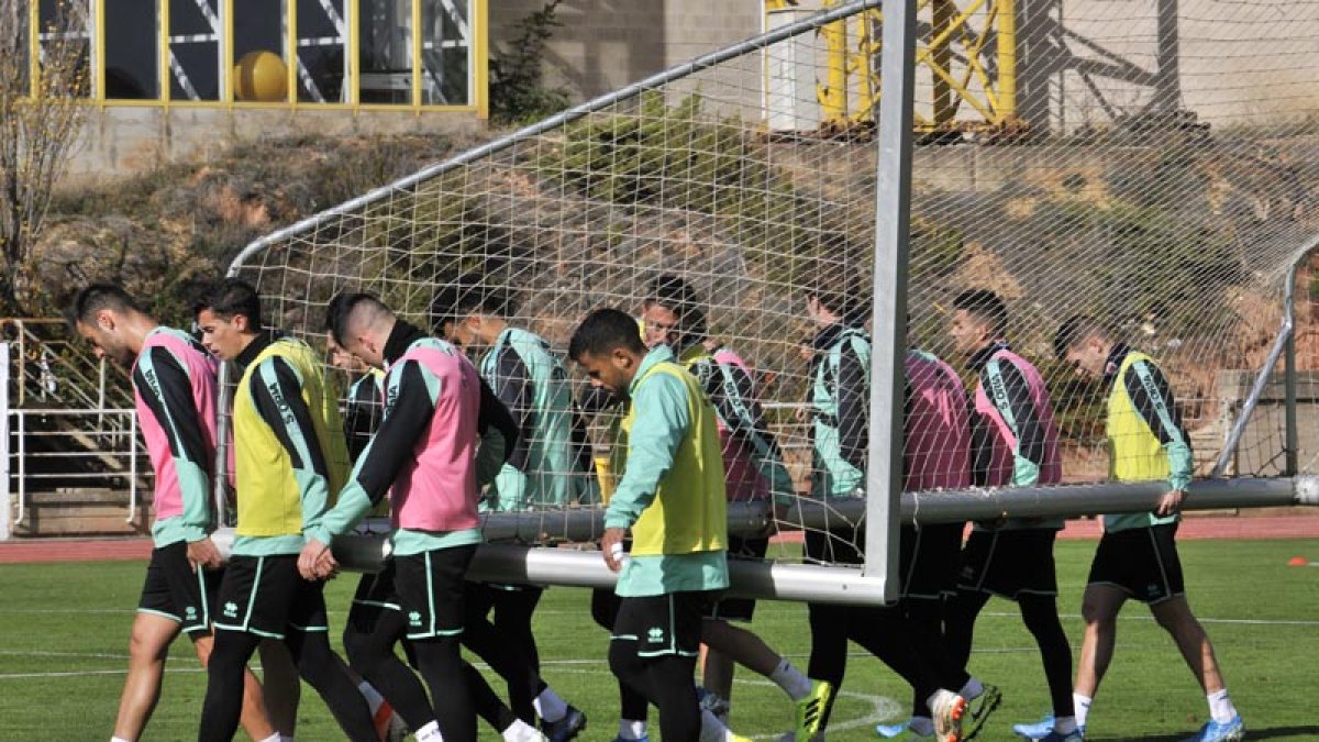 Los entrenamientos rojillos cambiarán de escenario: del campo a los domicilios. LUIS ÁNGEL TEJEDOR