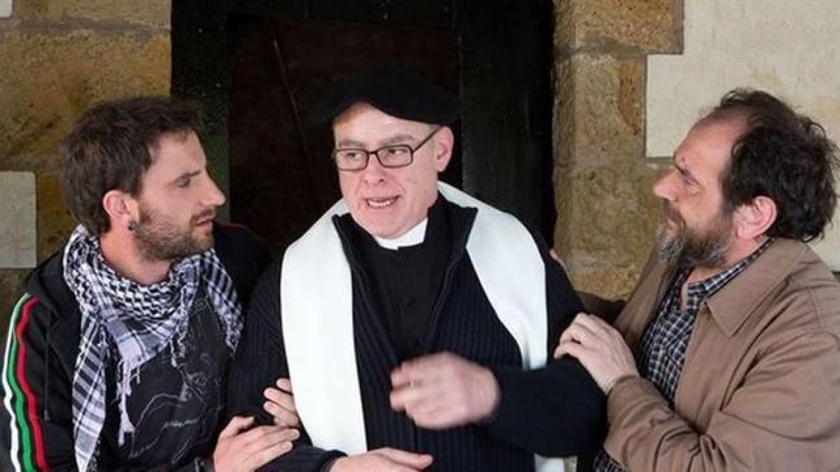 Dani Rovira, Aitor Mazo y Karra Elejalde, en 'Ocho apellidos vascos'.-Foto: ARCHIVO
