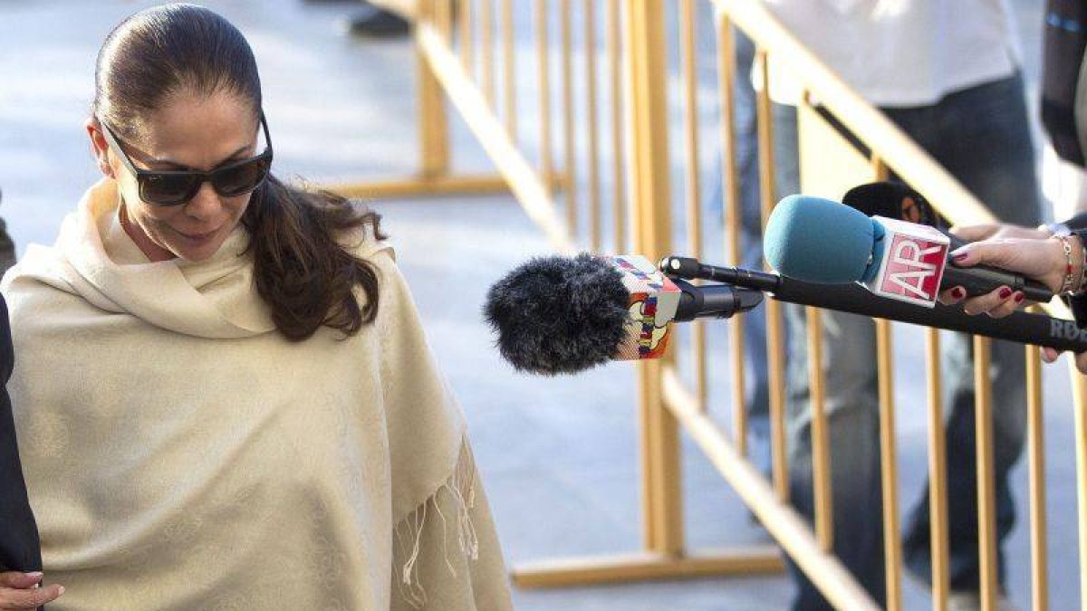 Isabel Pantoja, en abril del 2013, llegando a la Audiencia de Málaga para conocer el resultado del juicio sobre blanqueo de capitales.-Foto: EFE / JORGE ZAPATA