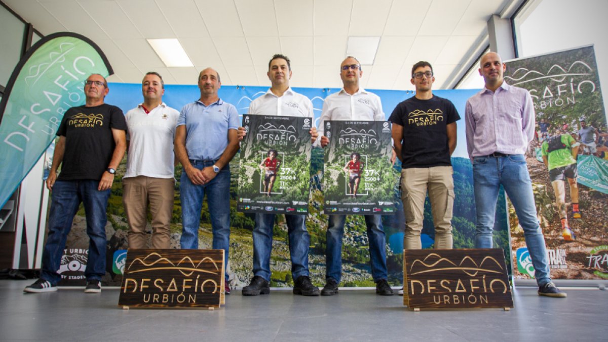 Presentación de la Desafío Urbión en el Concesionario Mercedes Madurga. MARIO TEJEDOR