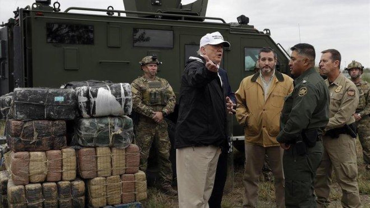 Donald Trump, durante su visita a la frontera con México en Río Grande, el 10 de enero del 2019.-AP EVAN VUCCI