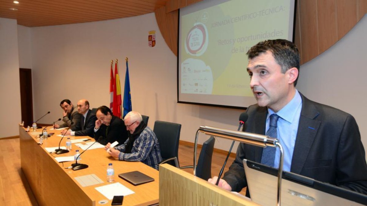 La conferencia fue de enorme interés.-Álvaro Martínez