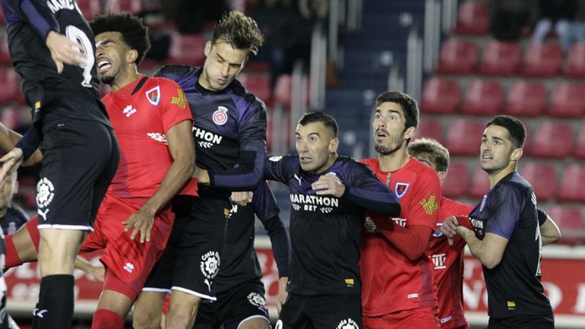Carlos Gutiérrez es seria duda para el partido de mañana en Cádiz por sus dolencias en la rodilla.-Luis Ángel Tejedor