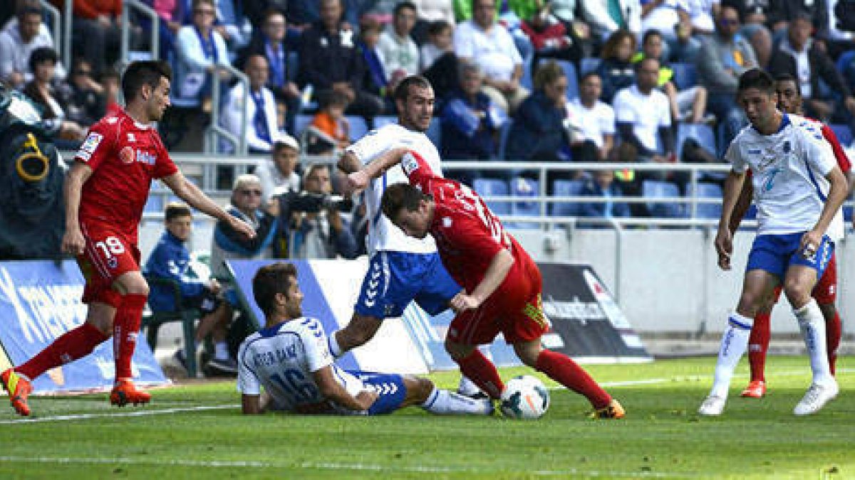 El Numancia no pudo frenar su racha de partidos sin ganar en Tenerife. / DIARIO DE AVISOS-