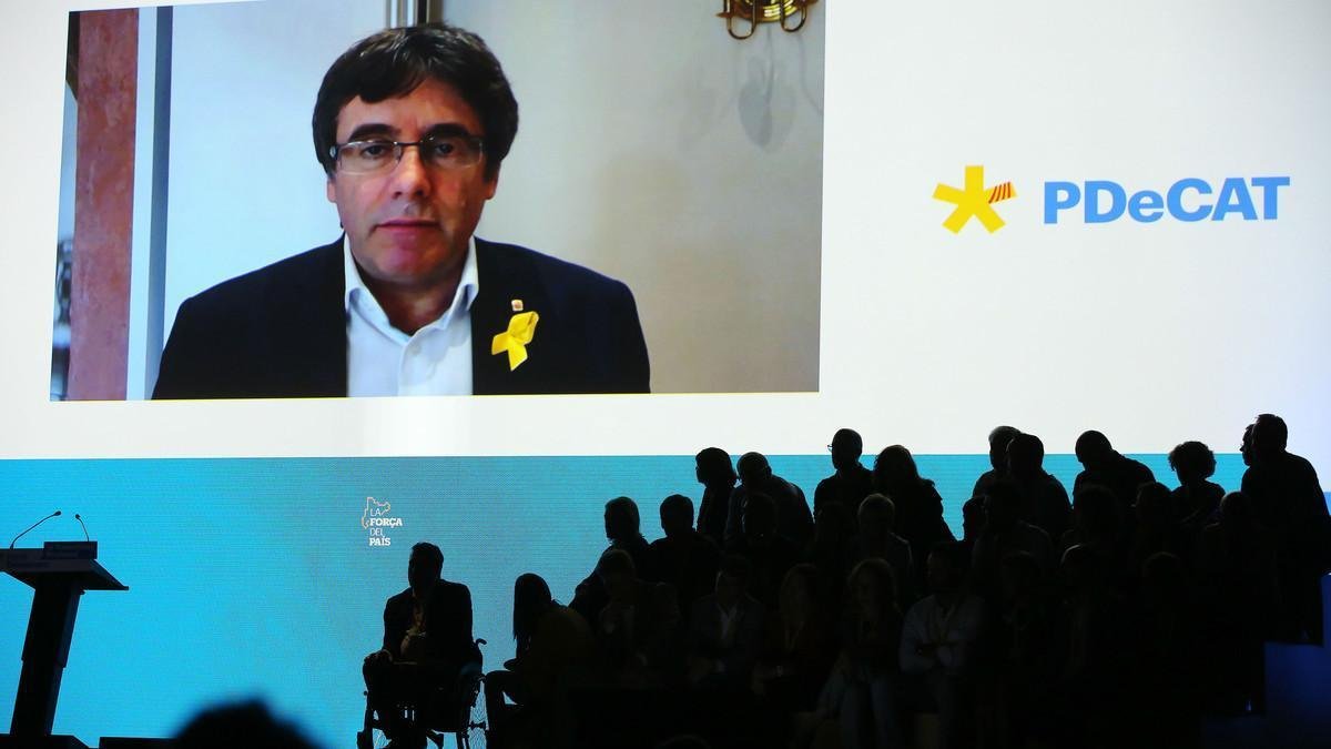 Puigdemont participa, de forma virtual, en la primera asamblea del PDECAT, este domingo.-RICARD CUGAT