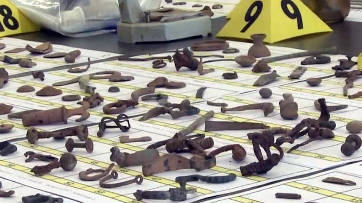 Parte de los objetos recuperados por la Guardia Civil. / GUARDIA CIVIL-