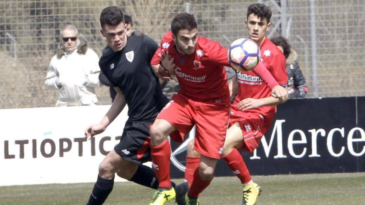 El Numancia juvenil selló su permanencia el Jueves Santo frente al Athletic.-LUIS ÁNGEL TEJEDOR