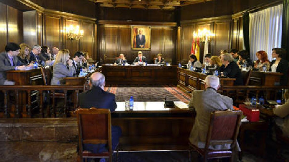 Pleno municipal ayer en el Ayuntamiento. ÁLVARO MARTÍNEZ-