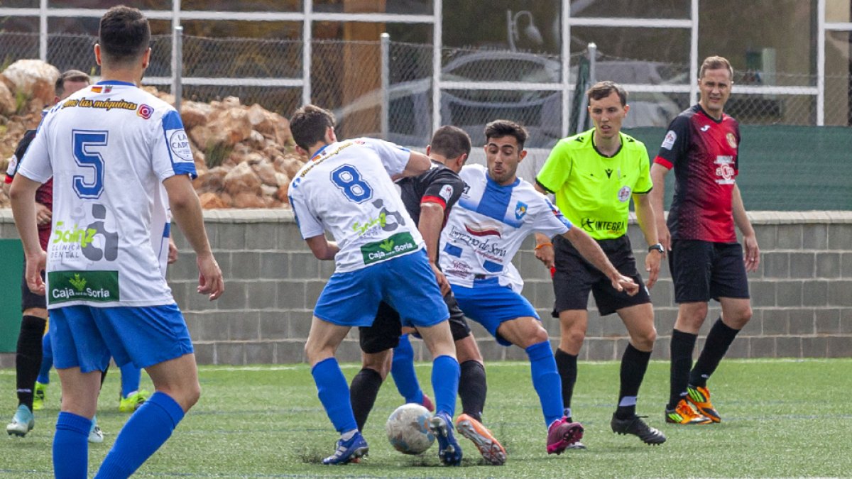 El Calasanz en un partido de la Regional - MARIO TEJEDOR