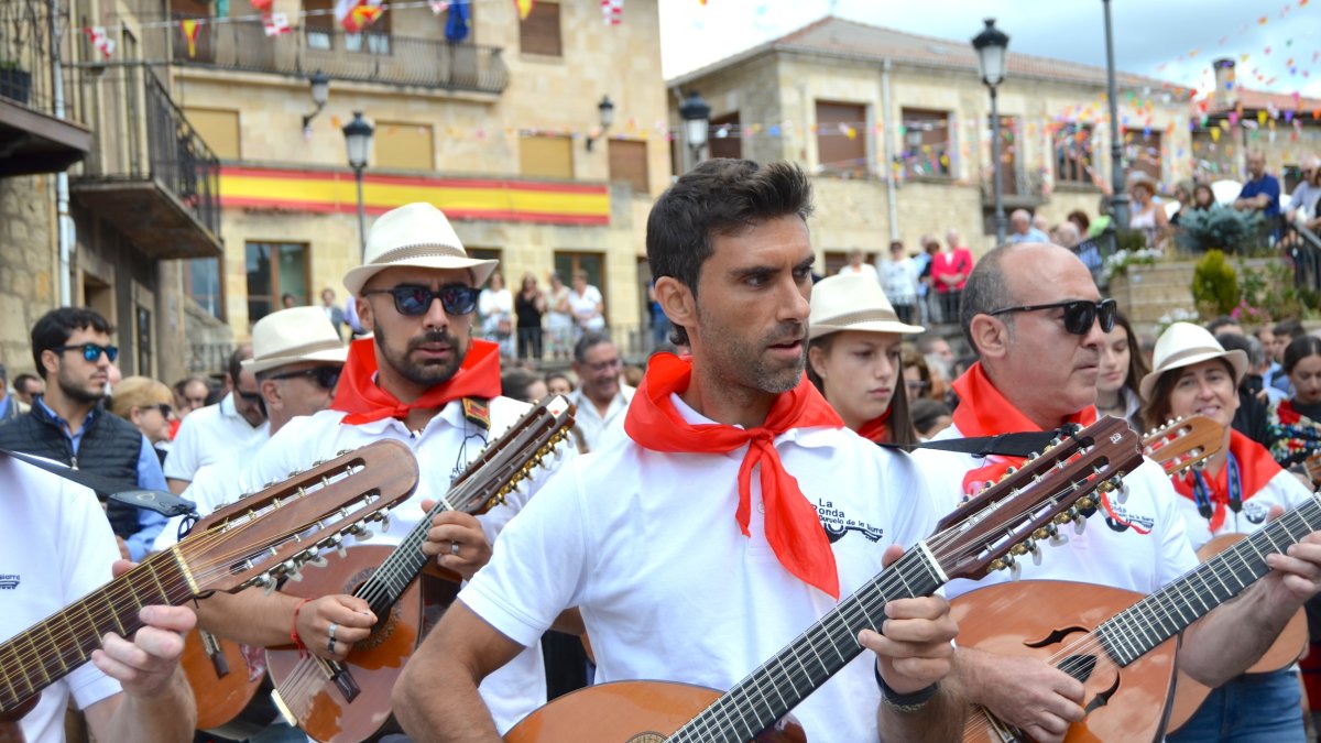 Miembros de la Asociación de la Ronda Popular.-R. FERNÁNDEZ