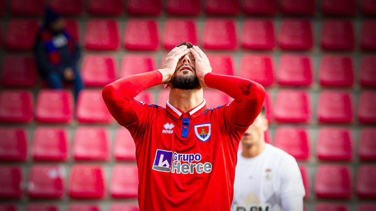 El Numancia pierde con el Real Unión en Los Pajaritos. MARIO TEJEDOR