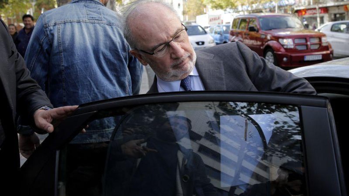 Rato, tras declarar en los juzgados de plaza Castilla, en una imagen de archivo.-JOSÉ LUIS ROCA