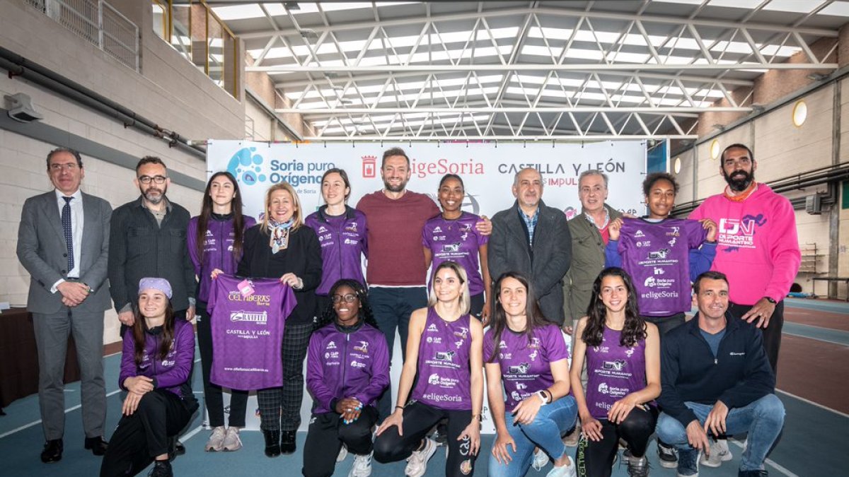 Presentación, ayer, del Club Deportivo Atletismo Celtíberas de Soria. GONZALO MONTESEGURO