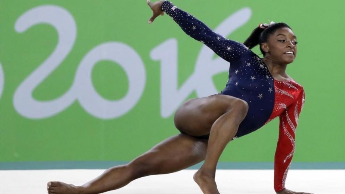 Simone Biles, en un ejercicio de suelo en Río.-AP