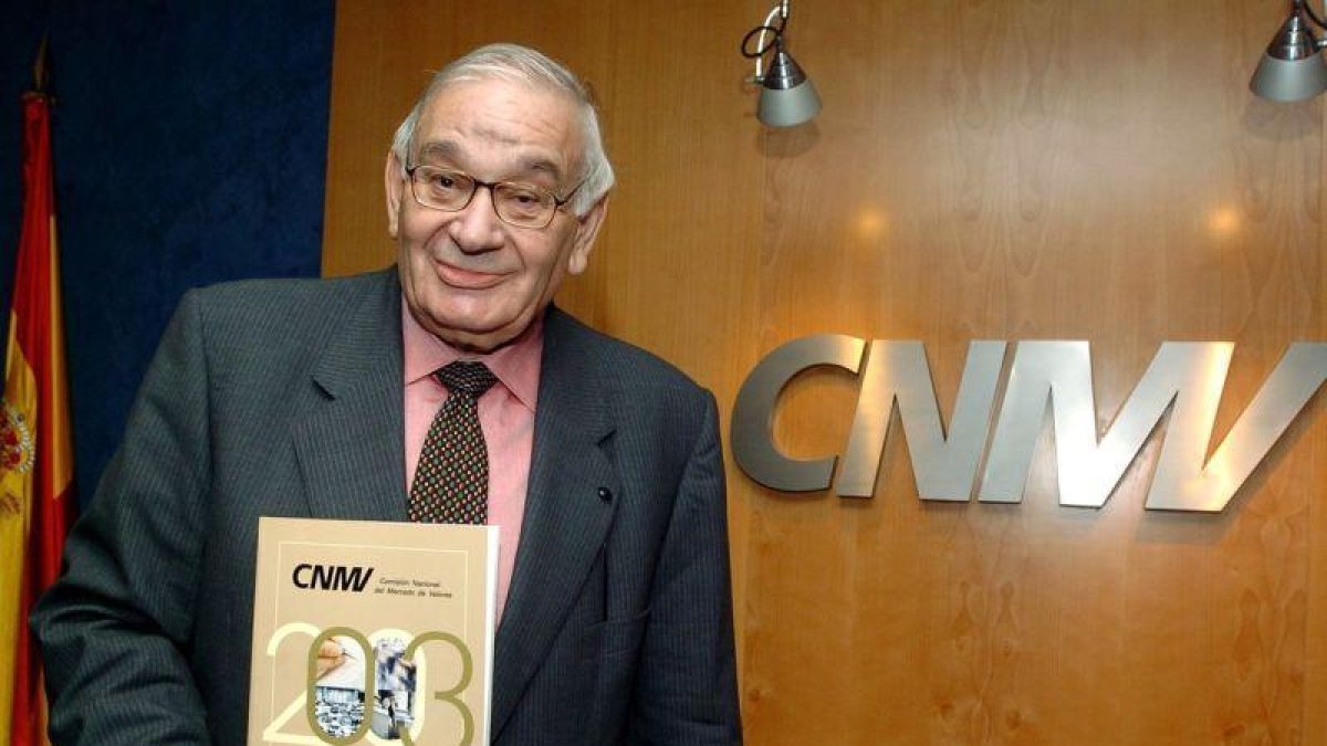 Blas Calzada, expresidente de la CNMV, en una foto del 2004.-GUSTAVO CUEVAS (EFE)