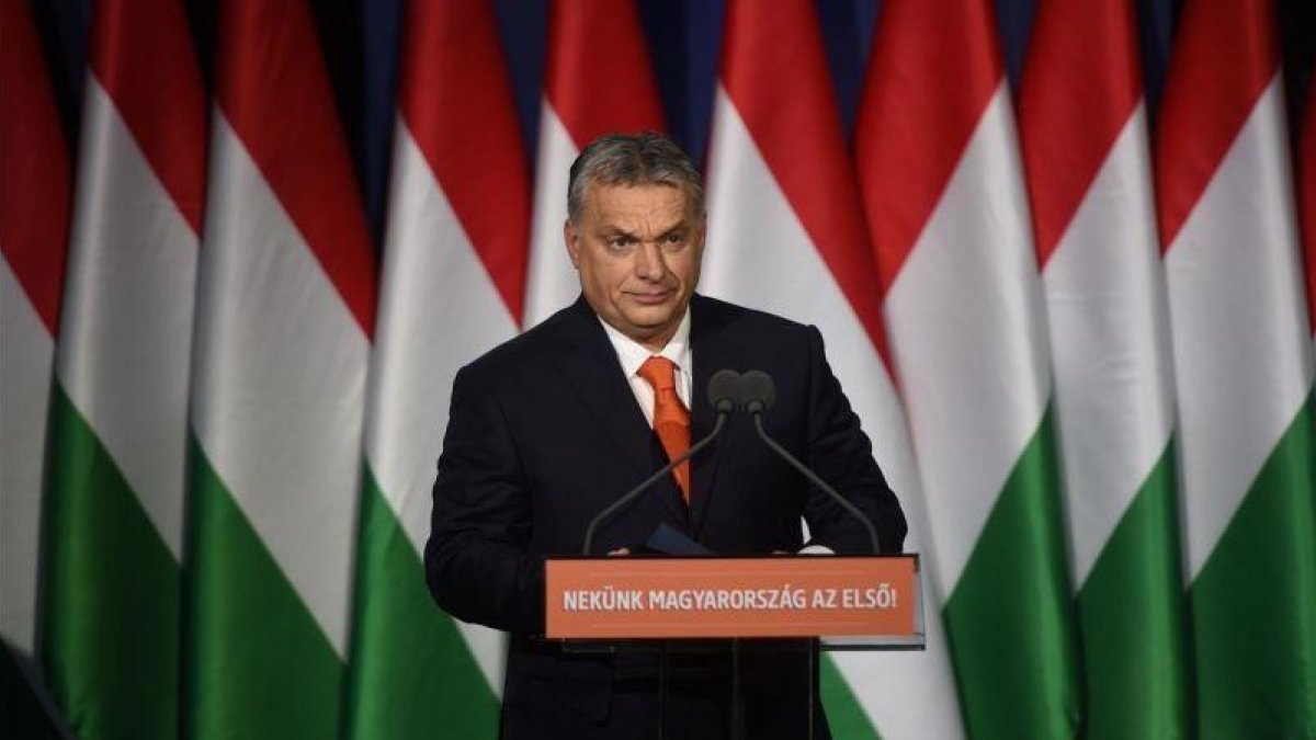 Viktor Orbán, en su mitin en Budapest.-AFP / ATTILA KISBENEDEK