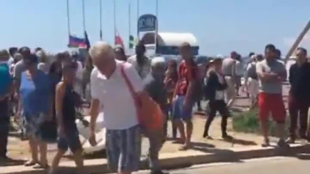 La reacción ante el lugar donde cayó abatido el terrorista de Niza.-