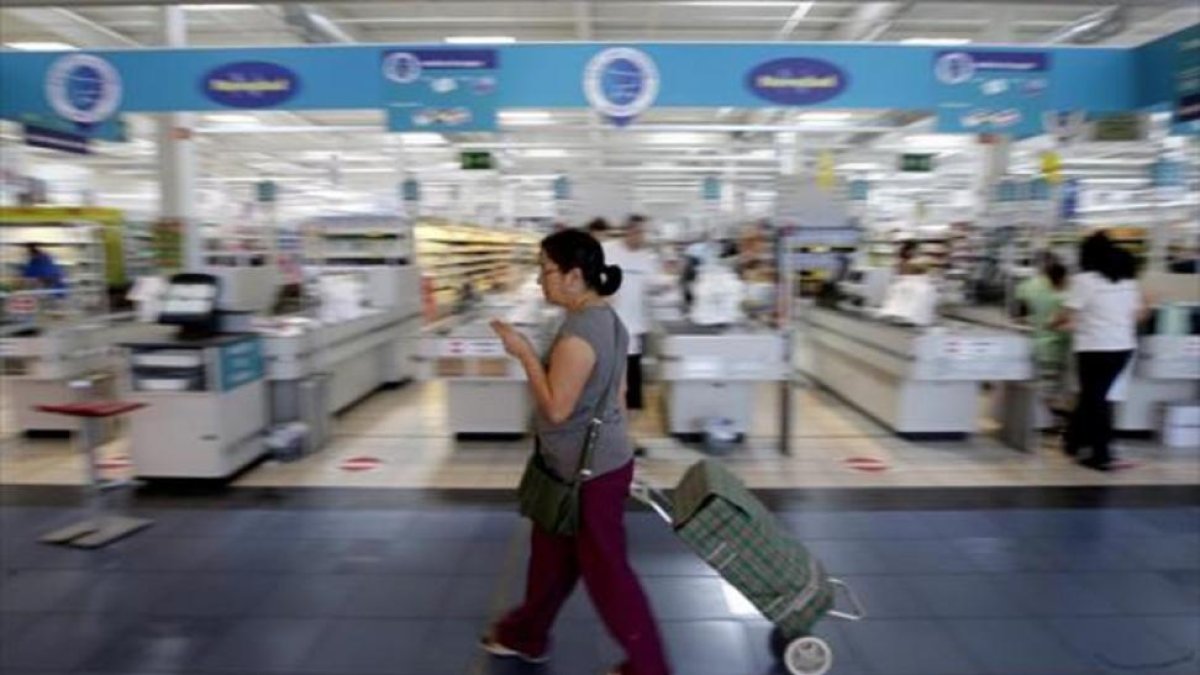 Supermercado 8Un local de Carrefour en Madrid.-JOSÉ LUIS ROCA