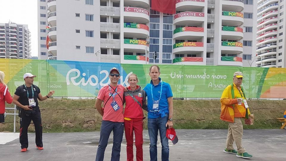 Estela Navascués junto a Abel Antón en Río de Janeiro.-