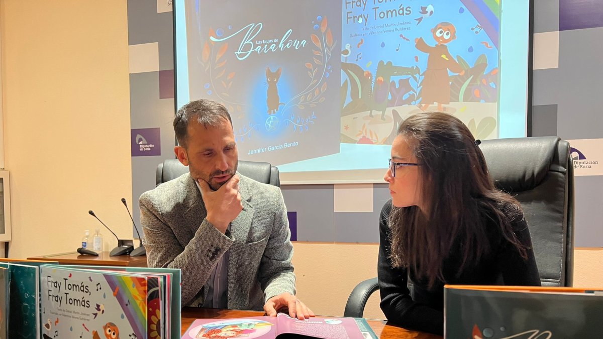 Enrique Rubio y Jennifer García, en la presentación del libro.-HDS
