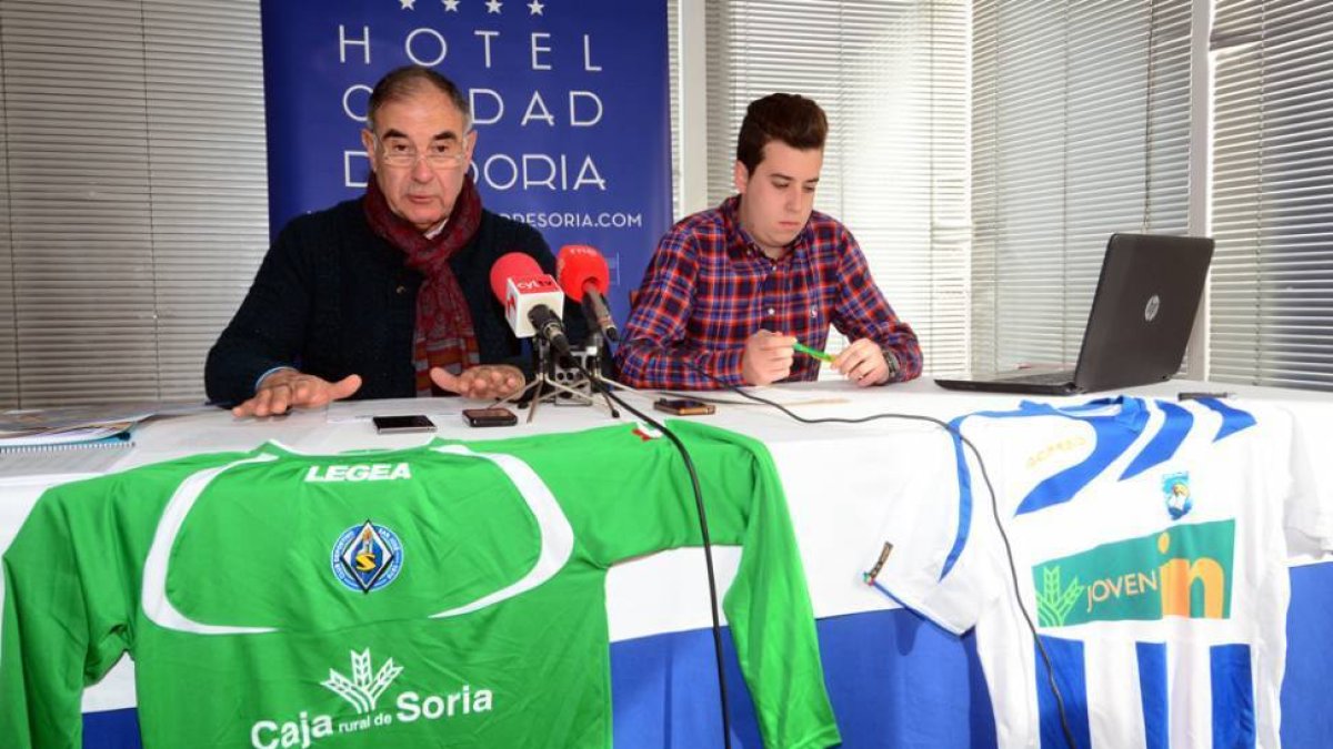 Los coordinadores deportivos de Calasanz y San José, Ángel Calvo y Daniel Salazar.-ÁLVARO MARTÍNEZ