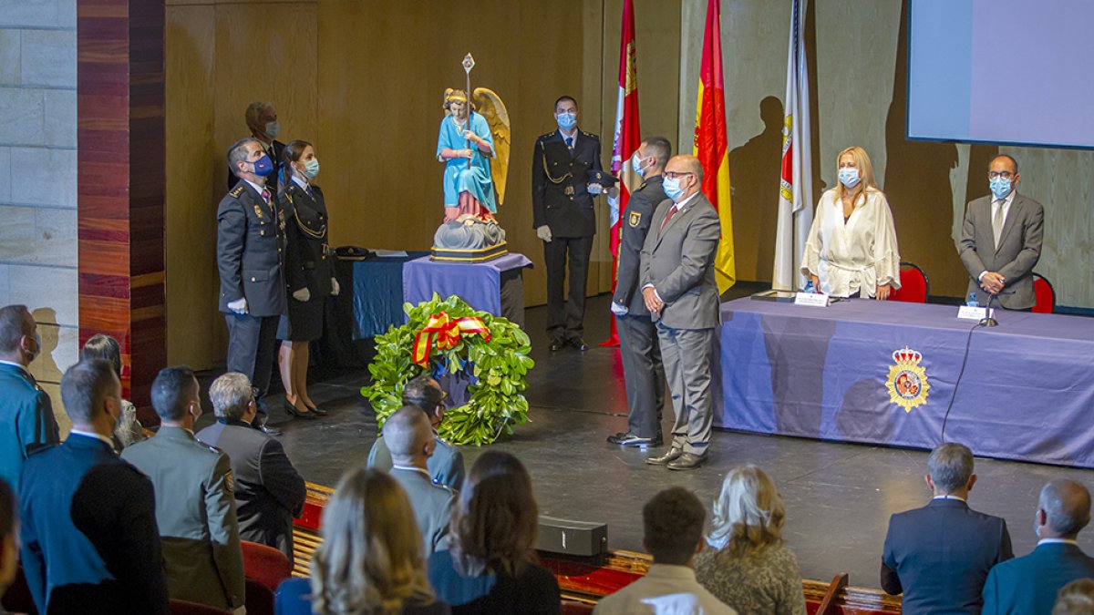 Celebración de los Santos Ángeles Custodios de la Policía Nacional en el Palacio de la Audiencia ayer. MARIO TEJEDOR