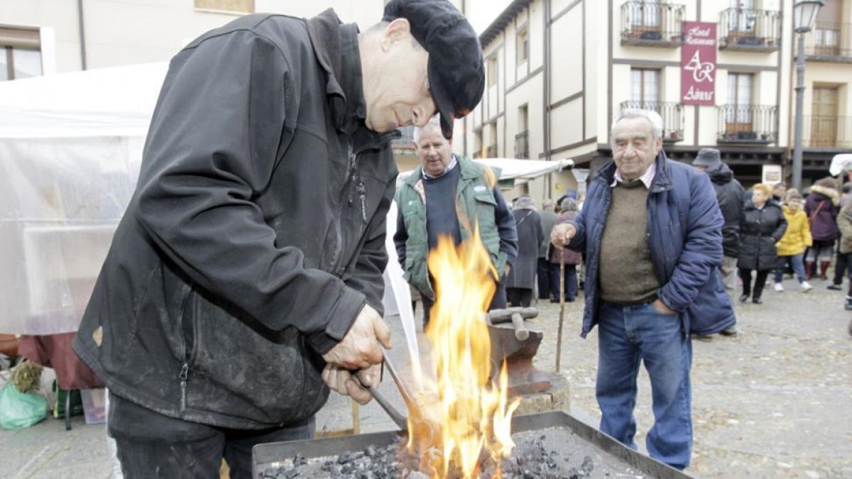 Las calles de Berlanga se llenan de artesanía y de productos agroalimentarios-L.A.T.