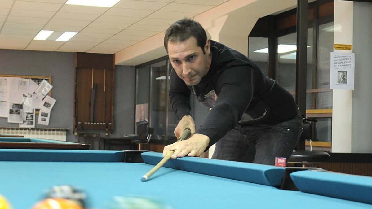 El jugador soriano de billar, Javier del Santo.-VALENTÍN GUISANDE