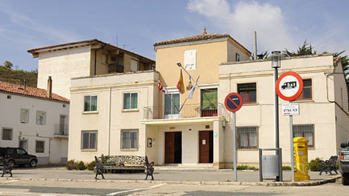 Exterior del Ayuntamiento de Medinaceli. / VALENTÍN GUISANDE-