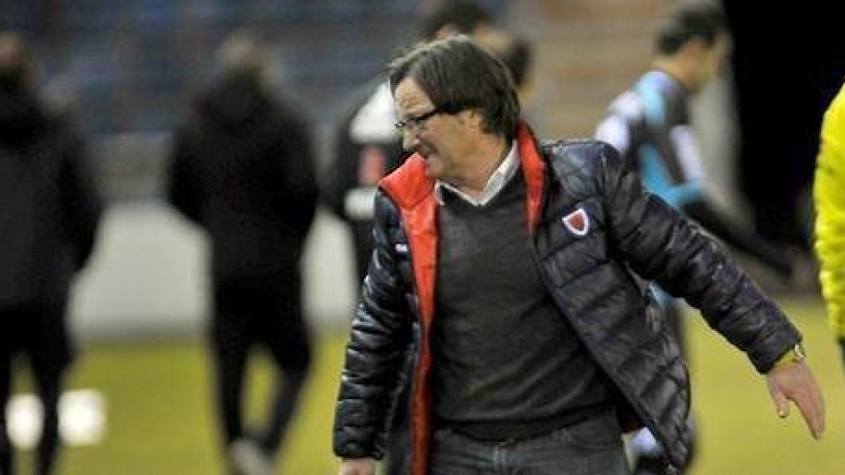 El entrenador del Numancia, Juan Antonio Anquela. / DIEGO MAYOR-