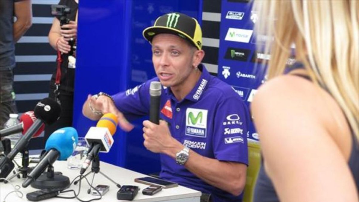 Valentino Rossi, en la conferencia multitudinaria de ayer en Mugello.-EMILIO PÉREZ DE ROZAS / ENVIADO ESPECIAL