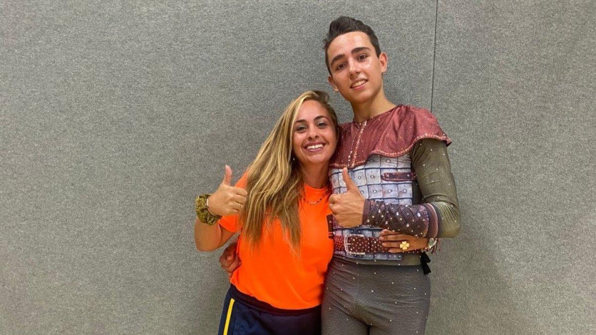 Héctor Díez y su entrenadora satisfechos por su gran actuación en el programa corto. HDS