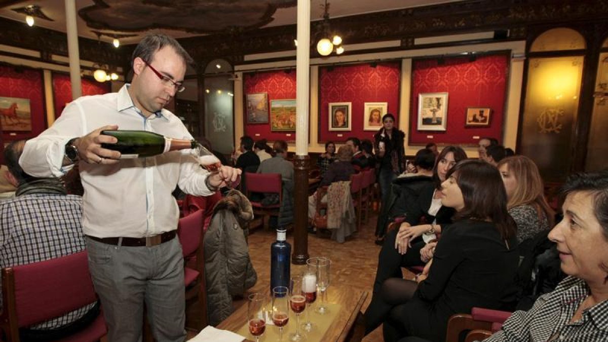 Una de las catas que acoge el Casino de Soria, en una imagen de archivo.-Luis Ángel Tejedor