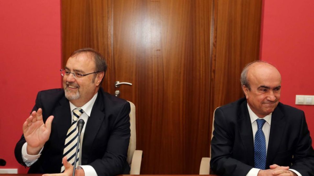 El consejero de Educación, a la izquierda, Fernando Rey-Ical