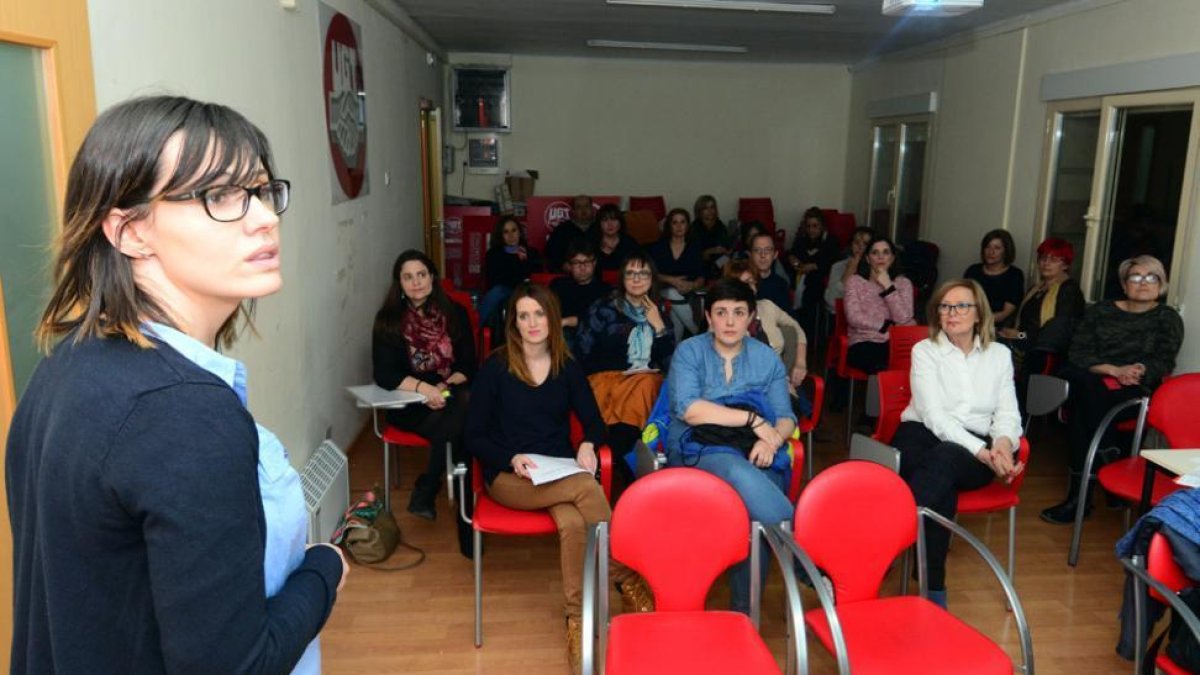 Mesa redonda sobre igualdad programada ayer por UGT.-ÁLVARO MARTÍNEZ