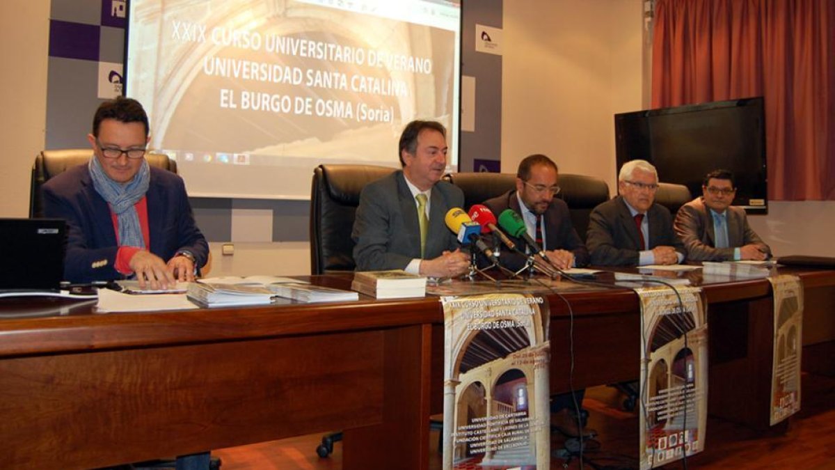 De izquierda a derecha, Carmelo Gómez, Jesús Alonso, Luis Rey, Juan Manuel Ruiz y Elías Alonso, durante la presentación de los cursos.-DIPUTACIÓN