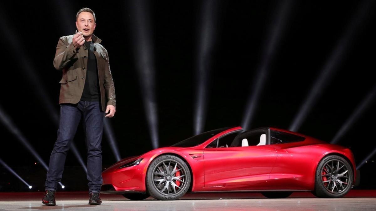 Musk presenta uno de sus modelos en noviembre del 2017. /-HANDOUT