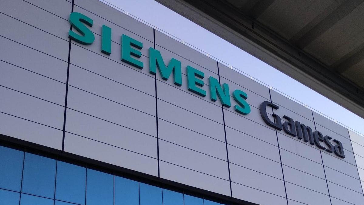Trabajadores de la fábrica en la puerta de la factoría-HDS