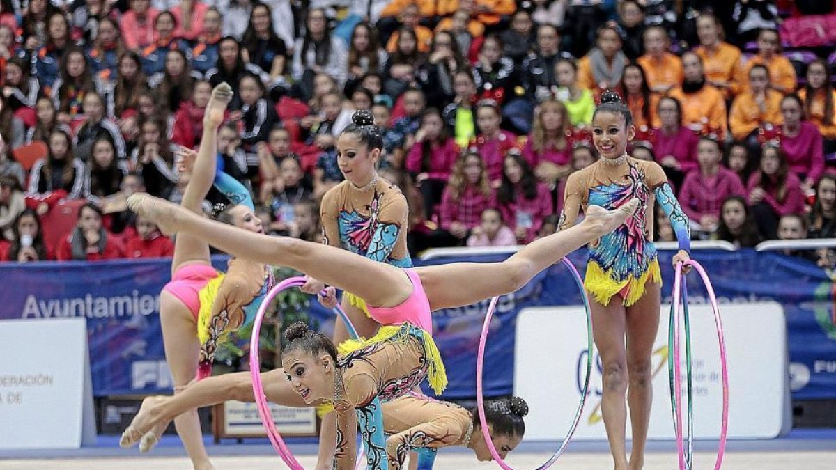 Gimnastas vallisoletanas durante el Campeonato de España de 2015 celebrado en Pisuerga.-JOSE C. CASTILLO