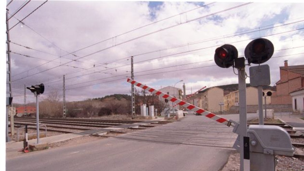Paso a nivel en la provincia en una imagen de archivo. HDS