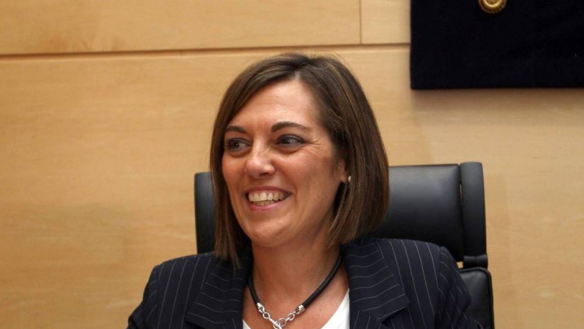 La consejera de Familia e Igualdad de Oportunidades, Milagros Marcos, comparece en la Comisión de Hacienda para explicar las cuentas de su departamento para 2015-Ical