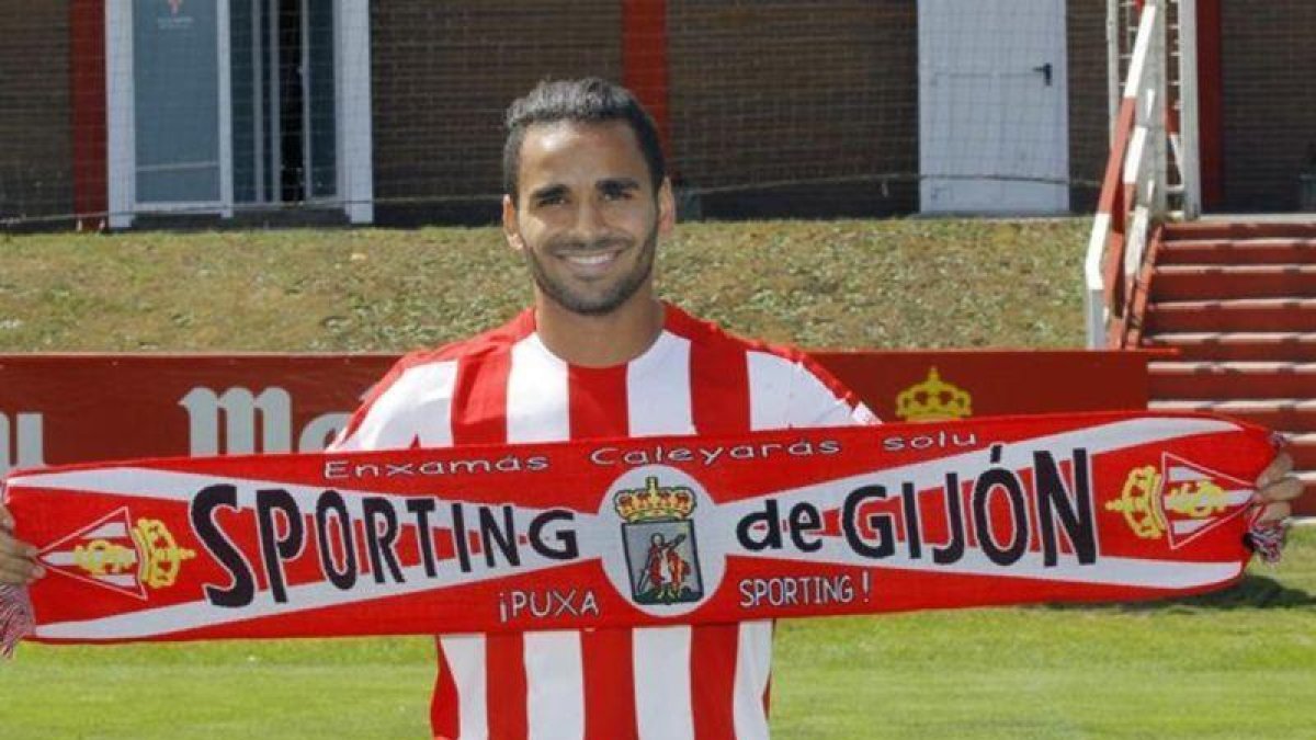 Douglas pasó malos momentos en Barcelona por culpa de las lesiones.-EL PERIÓDICO