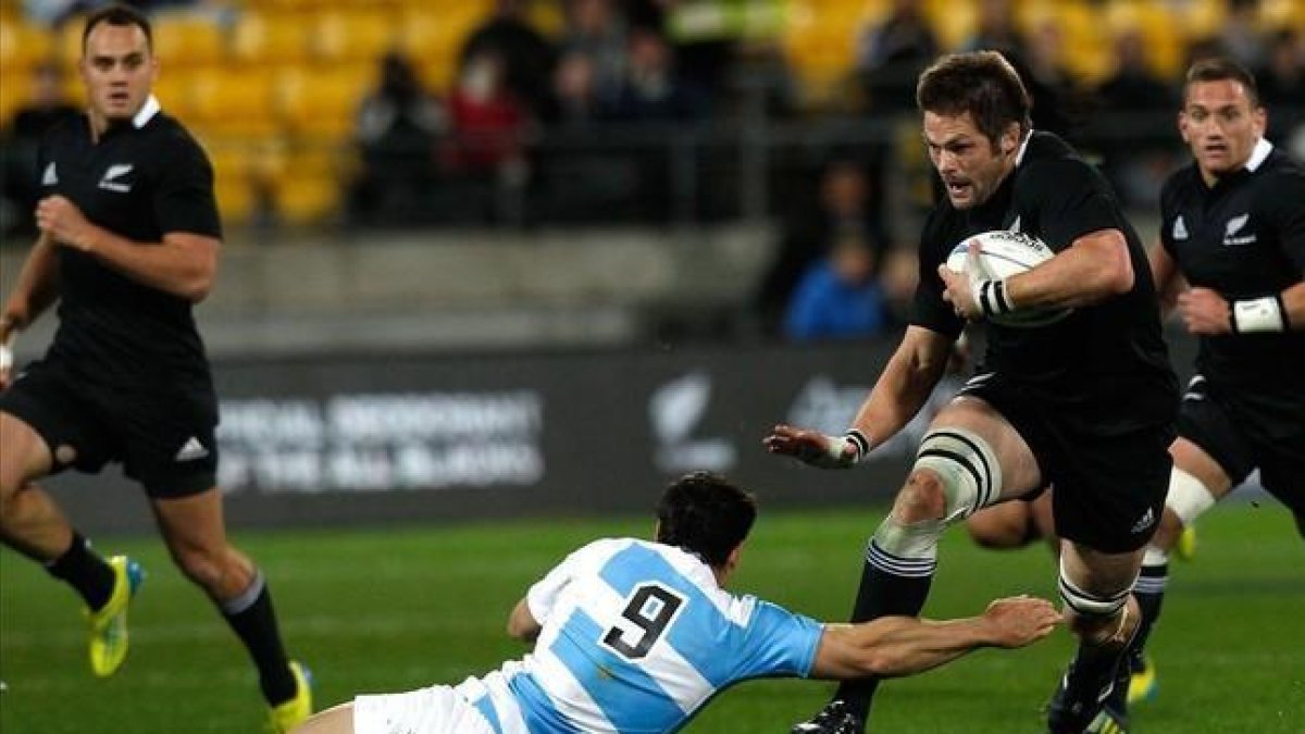 McCaw, en una acción del partido del Mundial contra Argentina.-AFP / MARTY MELVILLE