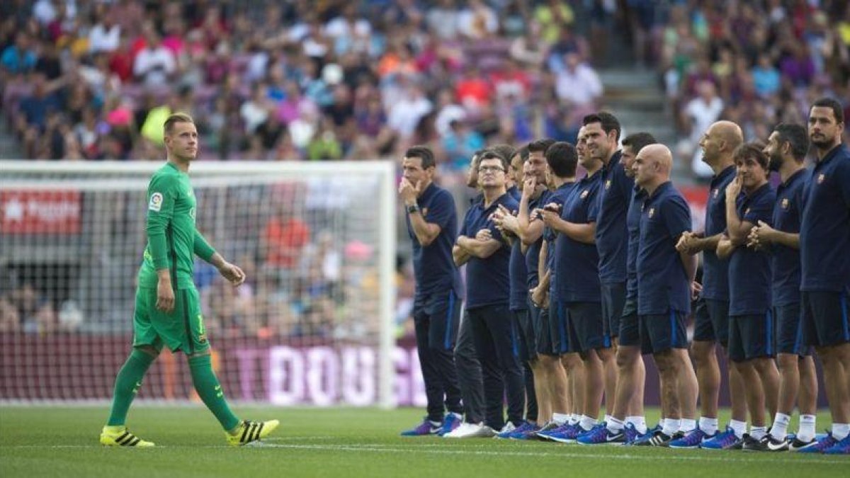 Ter Stegen durante la presentación de la plantilla del Barcelona en el trofeo Joan Gamper.-JORDI COTRINA