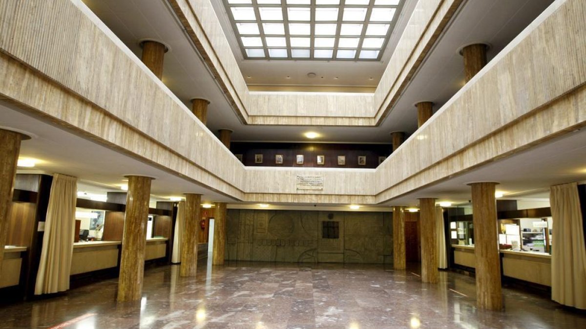 Patio de columnas del Ayuntamiento.-Valentín Guisande