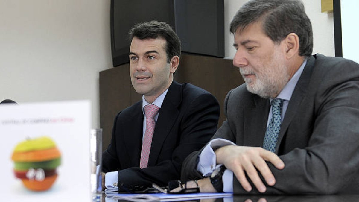Yves Díaz de Villegas y Santiago Aparicio durante la presentación de la plataforma. / ÚRSULA SIERRA-